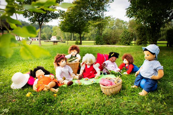JOYK Puppen beim Picknick
