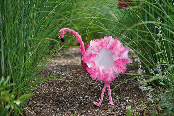 Flamingo Laterne mit Schmuckfedern