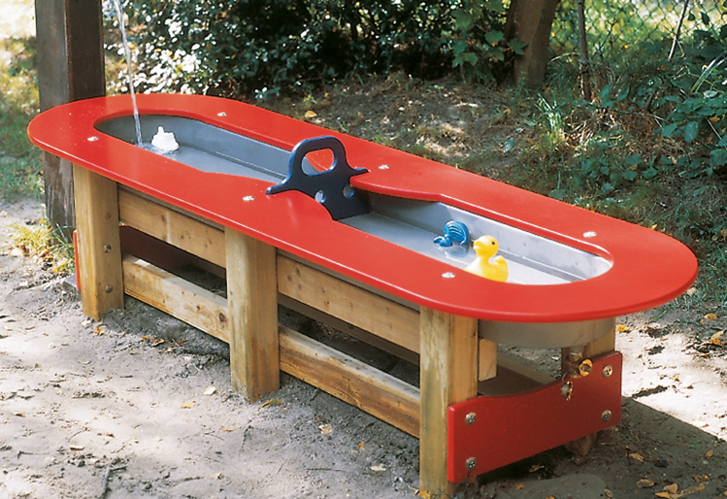 Planschtisch mit Schleuse