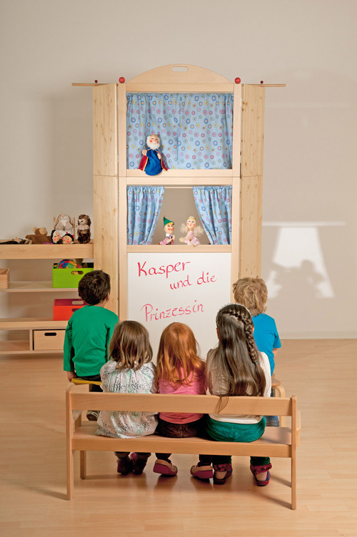 Kasperletheater Kinder gebannt im Kasperletheater