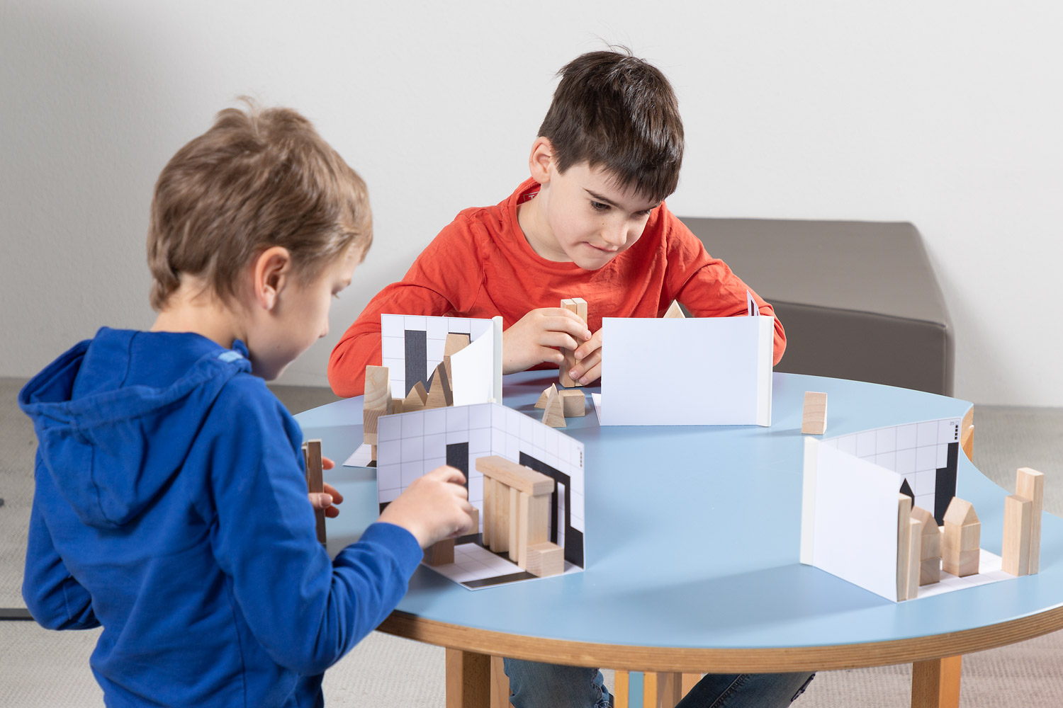 Schattenbauspiel Schüler fördern räumliches Vorstellungsvermögen mit Schattenbauspiel