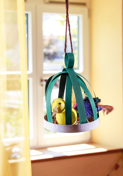 Vogelkäfig Gebastelter Vogelkäfig mit Vogel