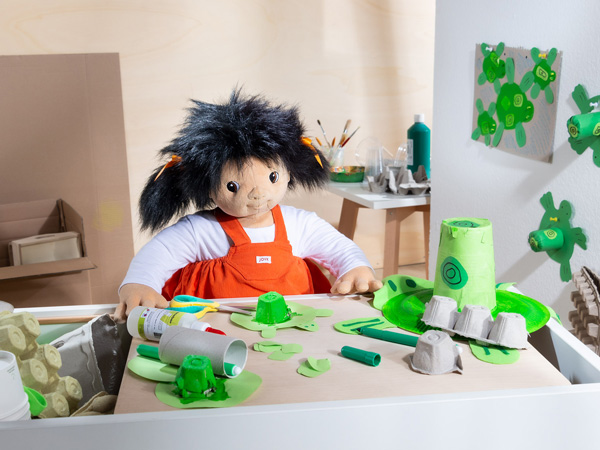 JOYK Emelie Emelie bastelt mit alten Verpackungen