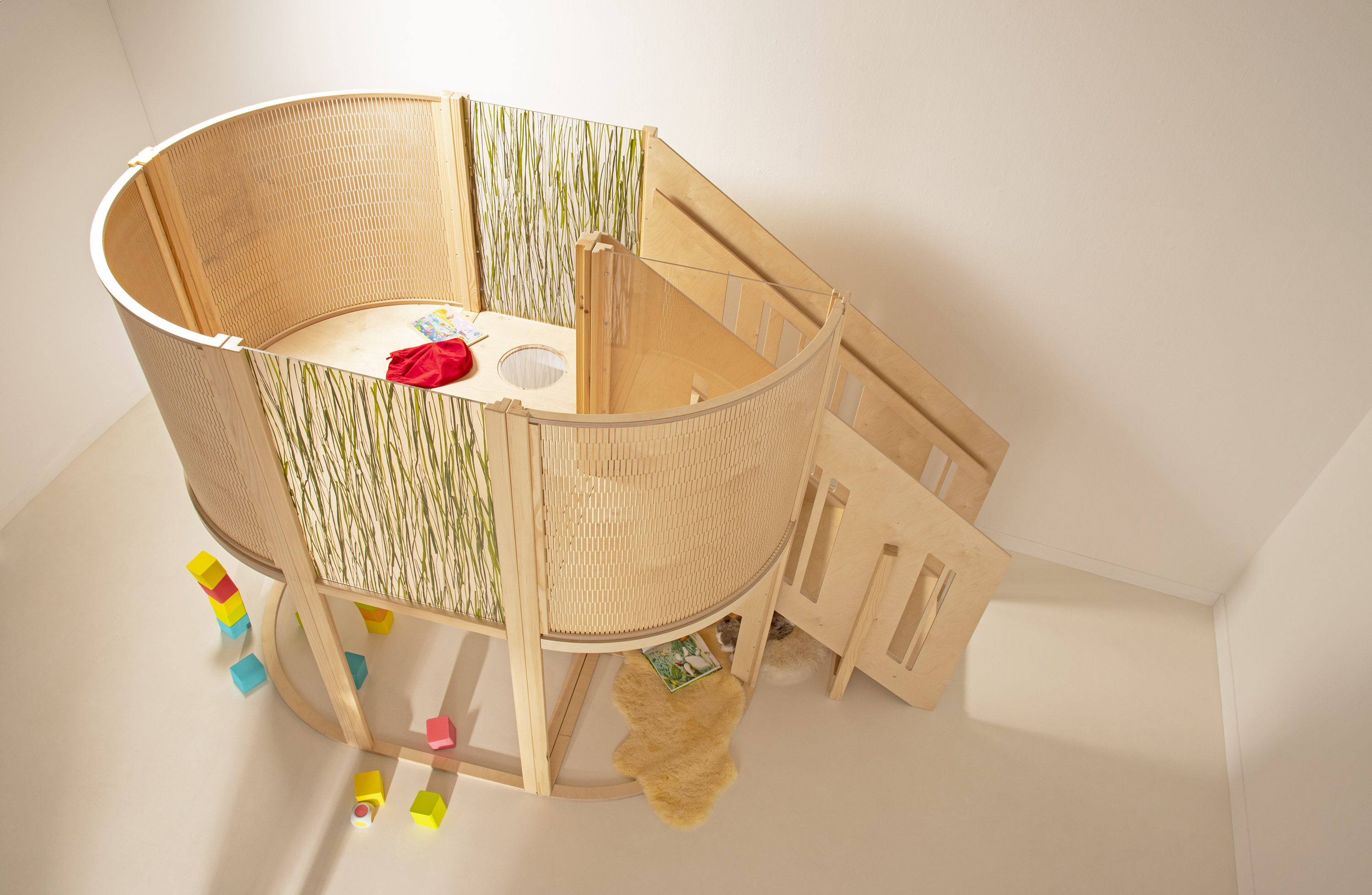 Frieda versteckt sich - mit Treppe Frieda versteckt sich - mit Treppe