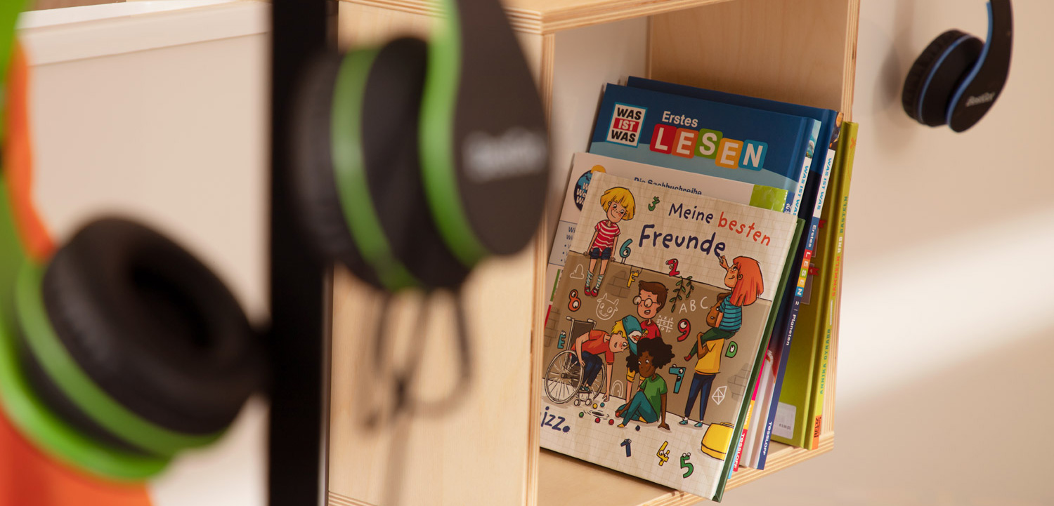 Medien Medien im RaumWürfel Bücherei