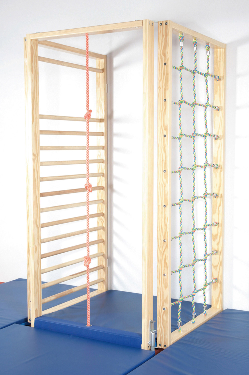 Multi Klappturnwand 5-teilig und Wellensprossenelement Multi Klappturnwand 5-teilig und Wellensprossenelement