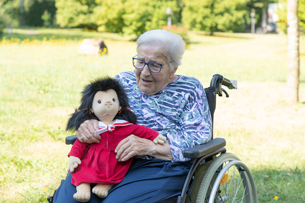 JOYK Puppen Seniorin mit JOYK Puppe