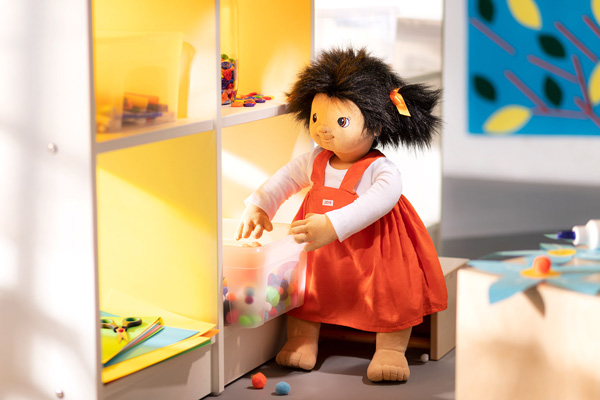 JOYK Emelie JOYK Emelie beim Aufräumen