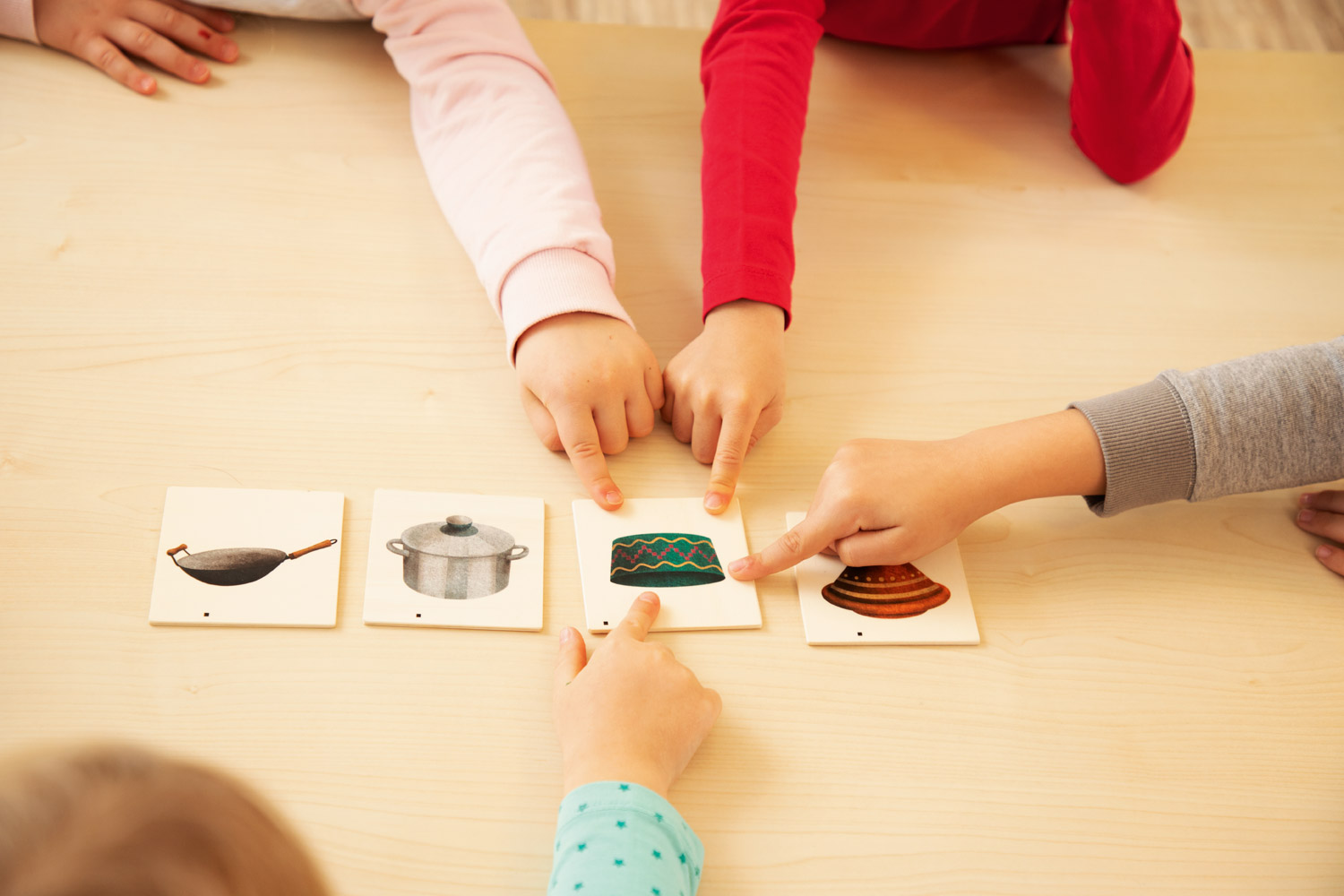 Kinder spielen mit Trimo