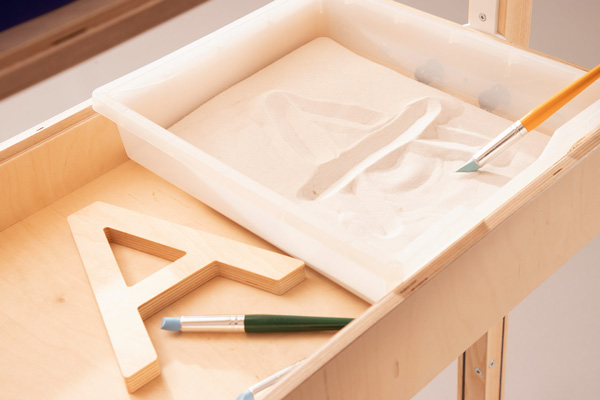 Holz Großbuchstaben Schriftsprache entdecken in der Schreibwerkstatt