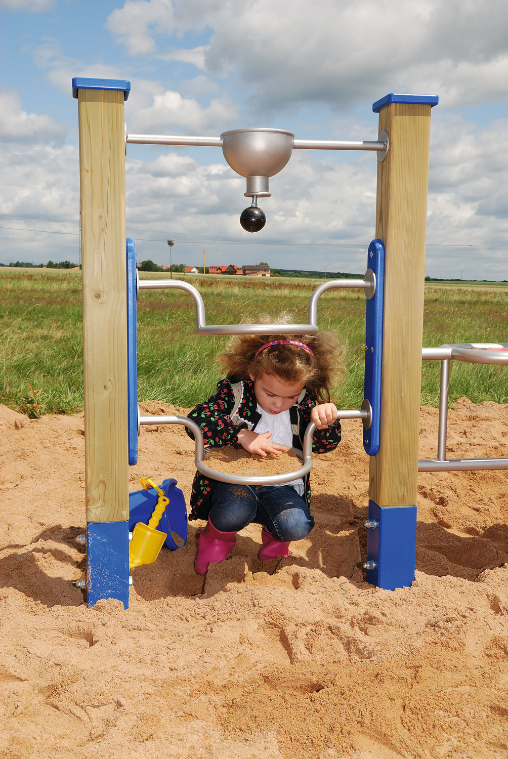 Sandspielgeräte Sandsiebe, Sandsilo und Standpfosten