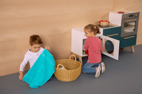 kowidu Küche Kinder beim Rollenspiel in der kowidu Küche