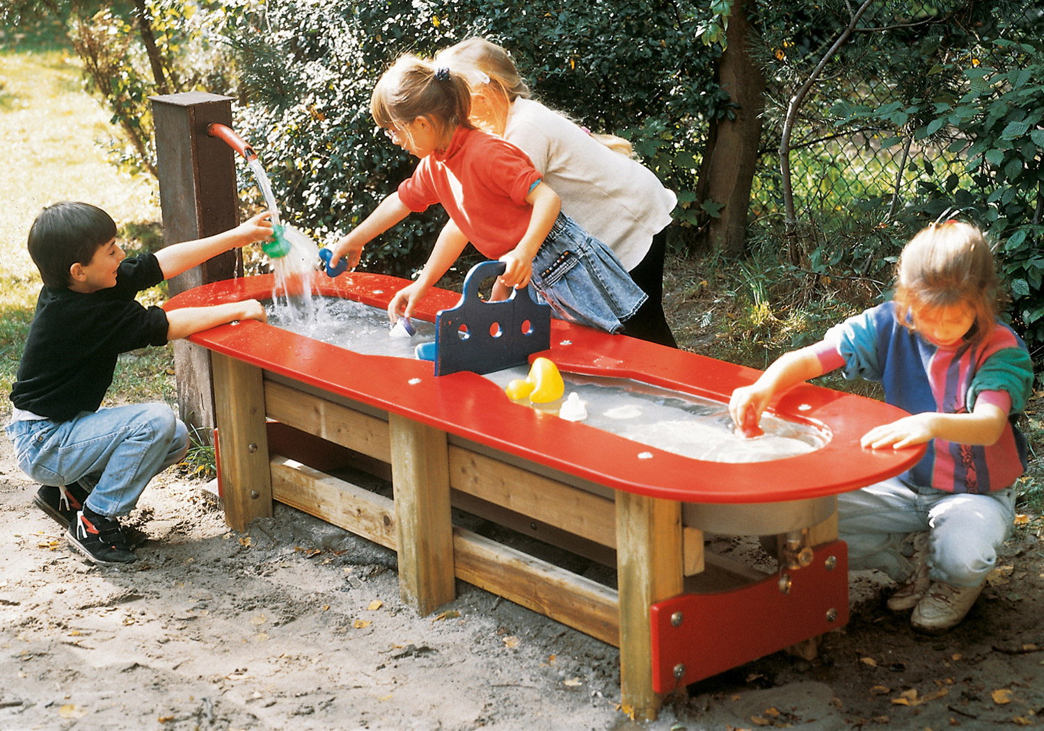 Planschtisch mit Schleuse