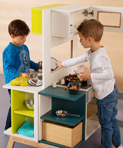 Rollenspielmöbel Kinder im Rollenspiel