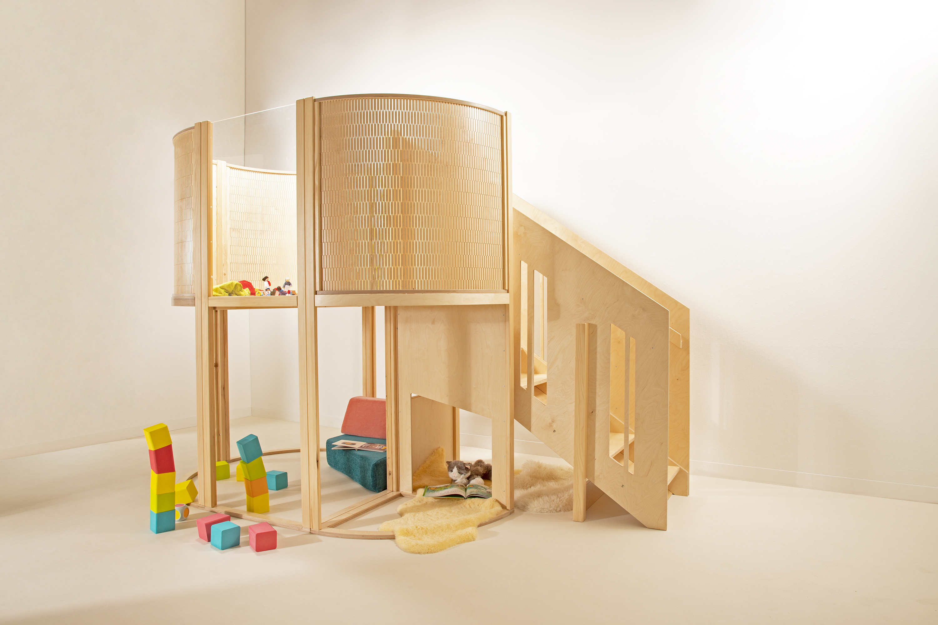 Frieda versteckt sich - mit Treppe Frieda versteckt sich - mit Treppe