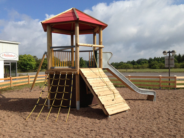 Spielplatz Turm Aussenspiel Bereich mit Turm