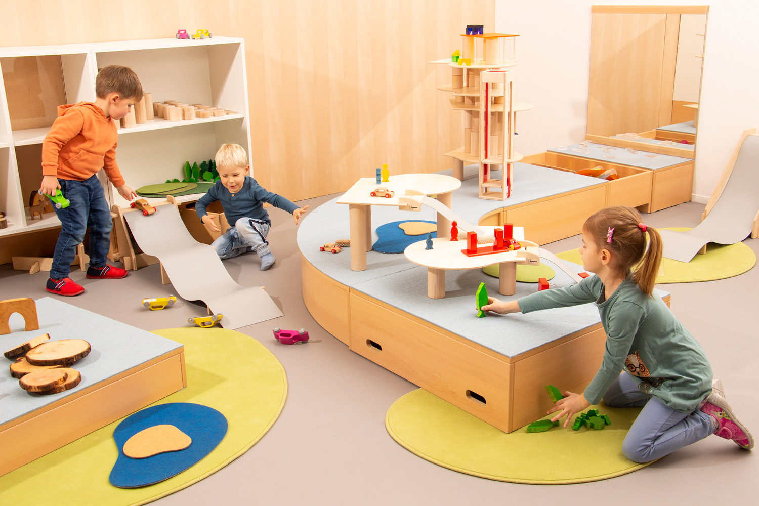 Tiere mit Figuren Kinder trainieren kognitive Entwicklungmit Figuren