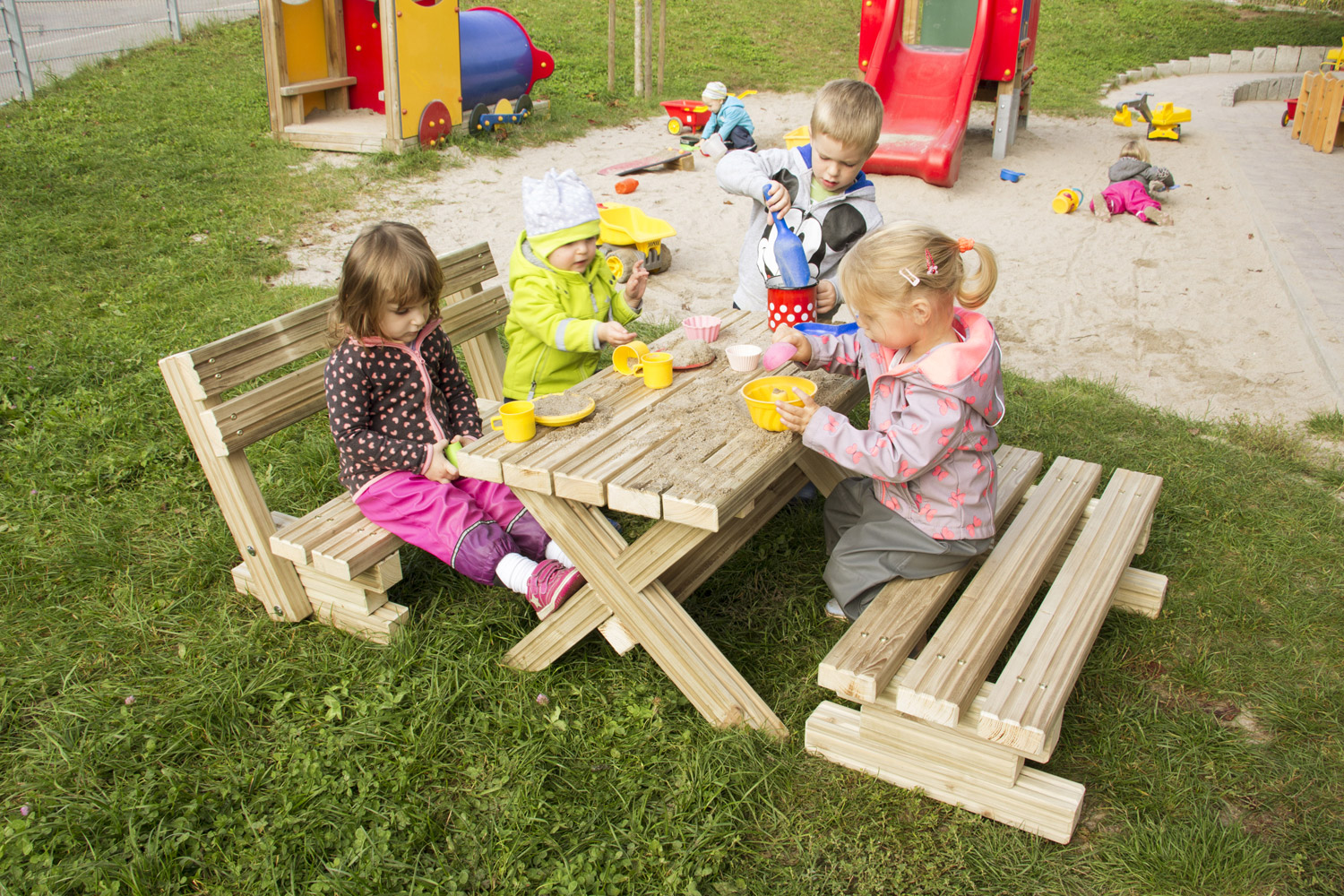 Kleinkindertischgruppe Kleinkinderbank mit Lehne Elmas