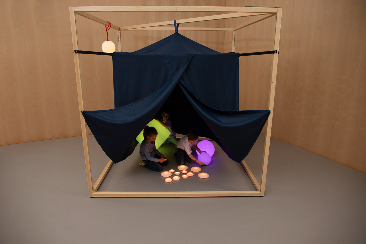 Dusyma RaumWürfel als Dunkelzelt Dusyma RaumWürfel als Dunkelzelt