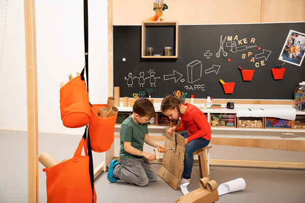 Kinder im DusyMaker Raumwürfel Kinder werken im RaumWürfel DusyMaker