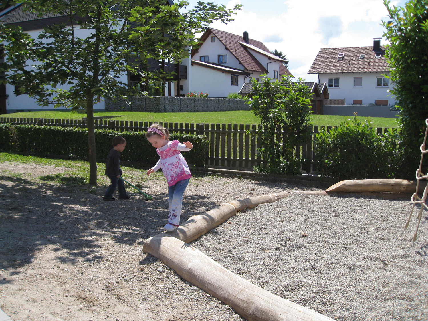Robinien-Umrandungsstämme dünn Robinien-Umrandungsstämme dünn