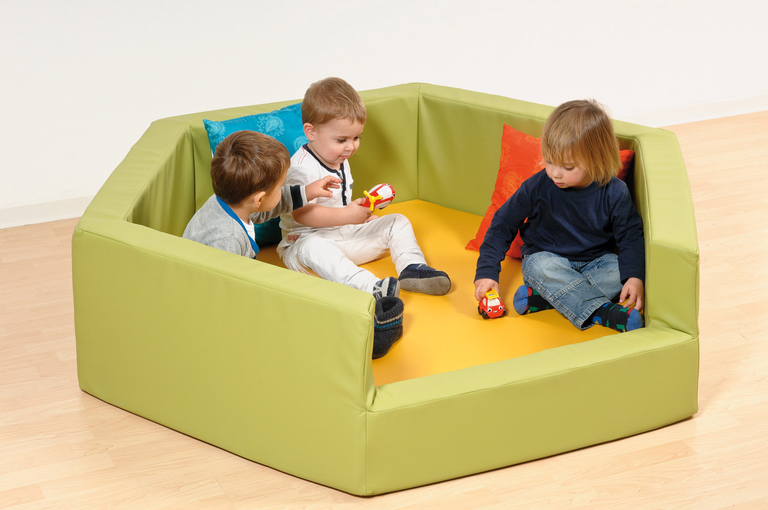 Polsternest Krippe 6 eckig Polsternest Krippe 6 eckig