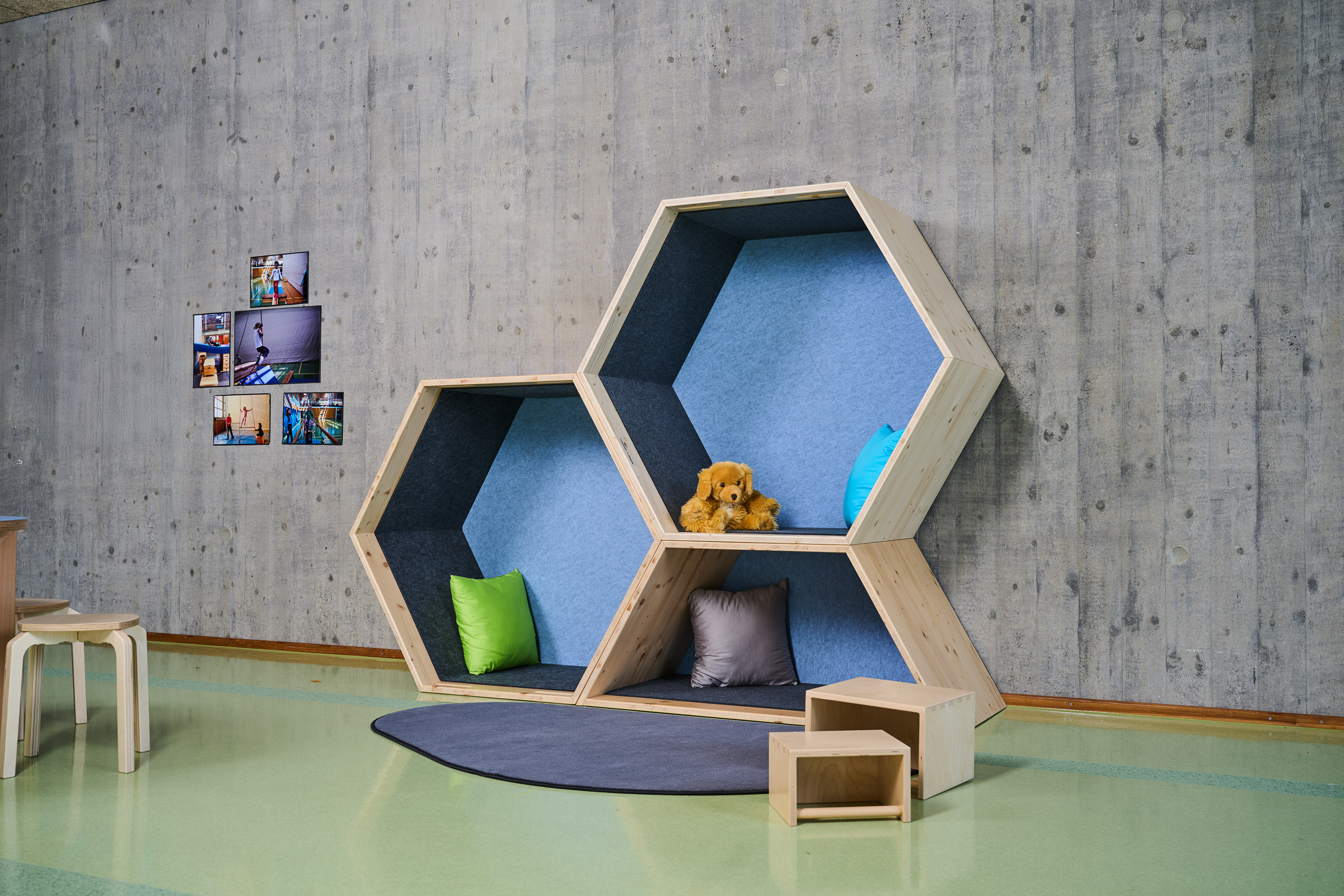 Lernwabe® Flip Set S: 2 ganze + 1 halbe Wabe Größe S, Seiten grau, Rückwand hellblau Lernwabe® Flip Set S: 2 ganze + 1 halbe Wabe Größe S, Seiten grau, Rückwand hellblau