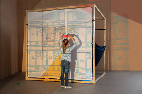 Lichtspiele im Dunkelzelt Faszinierende Lichtspiele im Dunkelzelt